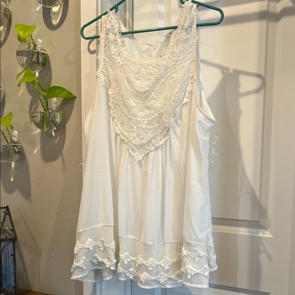 Elegant White Lace Women's Top - Picture 1 of 6